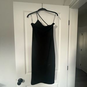 Asymmetric Shoulder Black Bodycon Dress